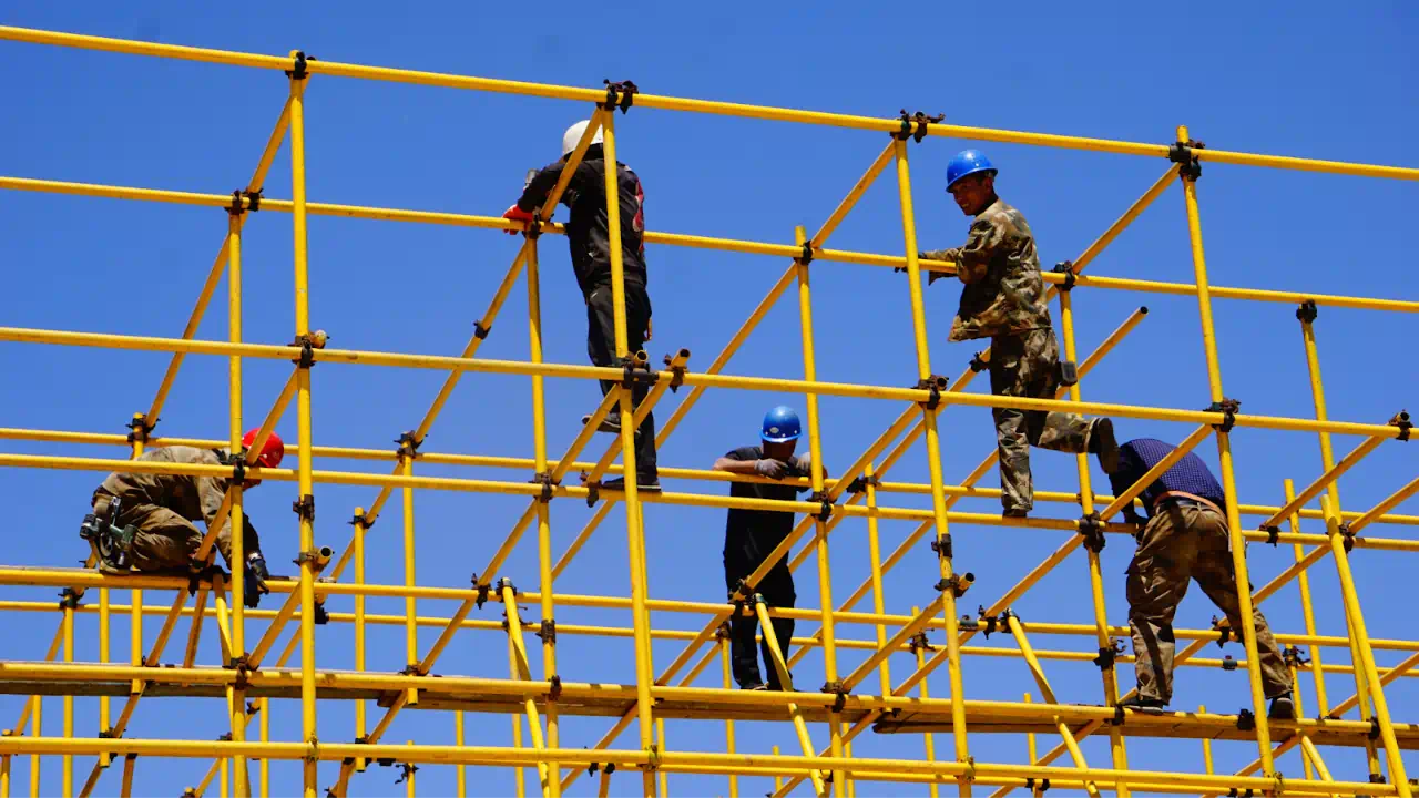 سقالات للايجار بالاحساء | أفضل حلول السقالات للمشاريع الإنشائية بأمان وجودة عالية