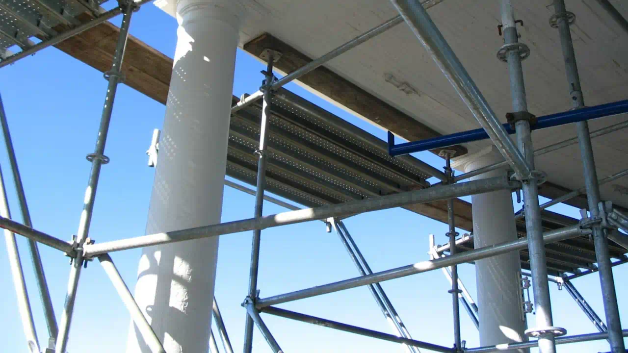 سقالات للايجار بريدة – حلول آمنة واحترافية من شركة الفارس